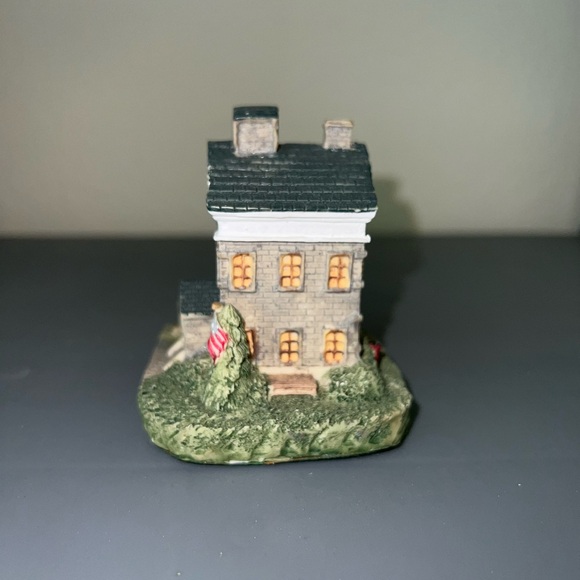 Miniature Stone School Figurine - Picture 5 of 7